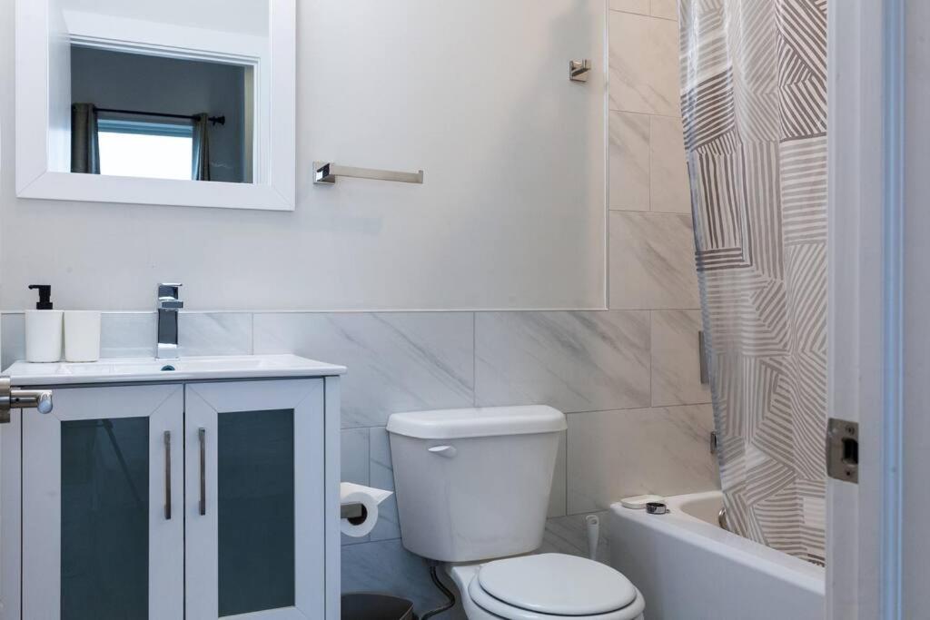 Explorer's Dream - 3br Gem With Wifi+laundry Apartment *