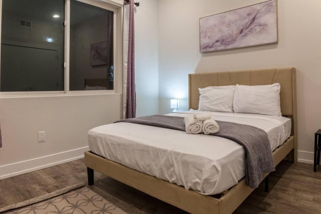 Apartment Explorer's Dream - 3br Gem With Wifi+laundry